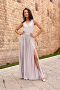 Robe longue élégante pour soirée décolleté V croisé tissu scintillant couleur neutre fente haute sans manches femme