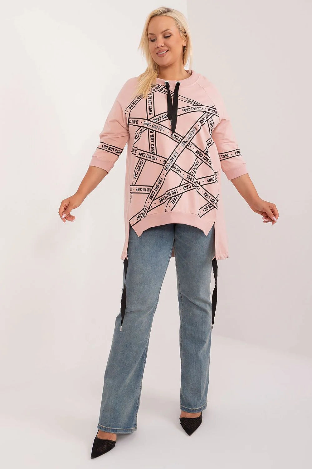 Chemisier grande taille Relevance, coupe ample, manches longues, style casual, couleur rose pâle, imprimé noir, tissu coton, confortable, original, mode urbaine, vêtement tendance, occasion détente, sortie, occasion