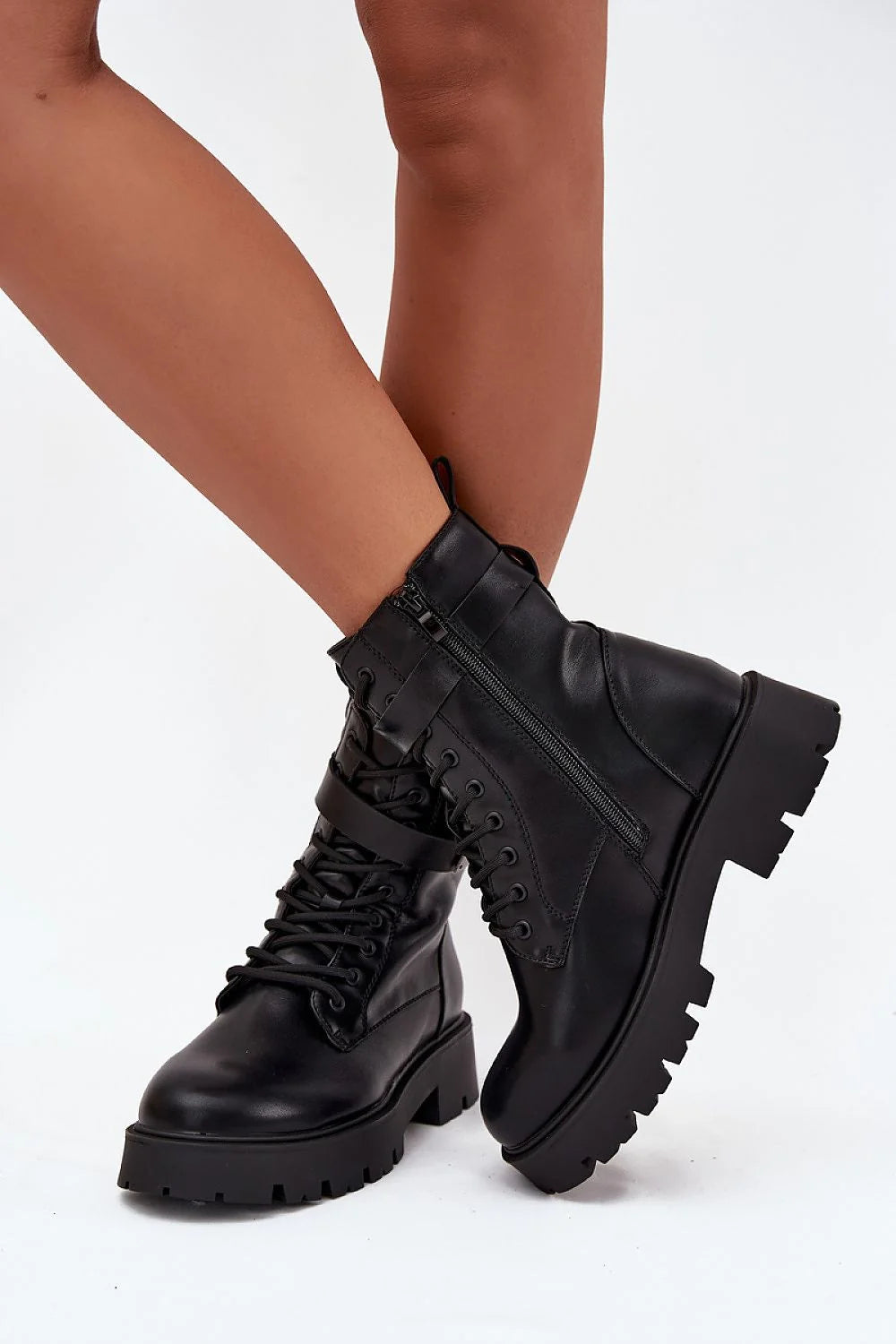 bottines femme suède écologique doublées fourrure chaudes confortables lacées fermeture éclair amovible sangle boucle détachable similicuir noir plateforme crantée antidérapante