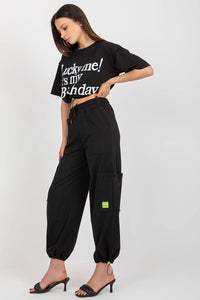 Ensemble Badu coton 100% noir manches courtes col rond chemisier ample pantalon cargo taille haute poches inscription festive