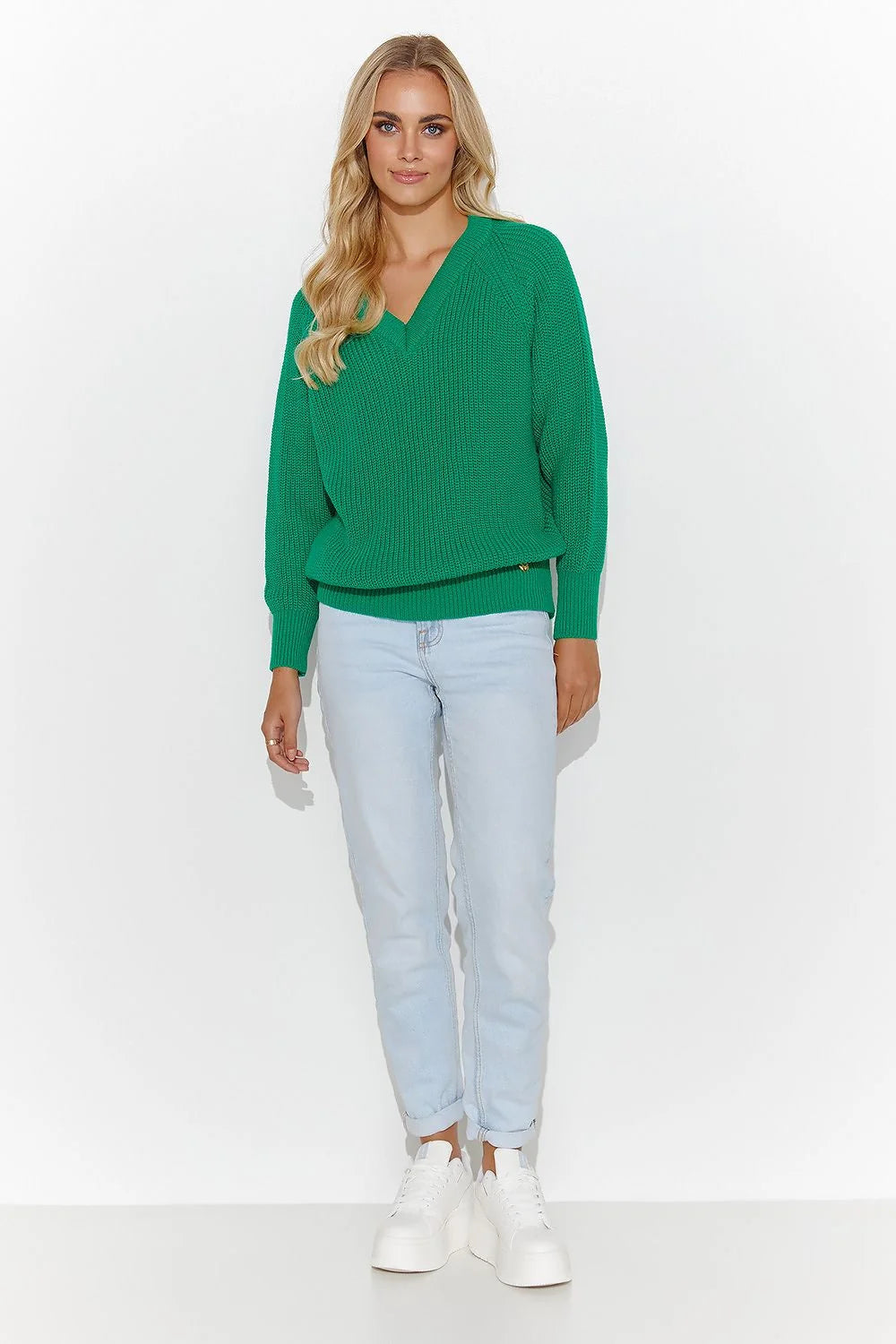 Chandail Makadamia en tricot épais maille côtelée vert vif col en V manches longues femme