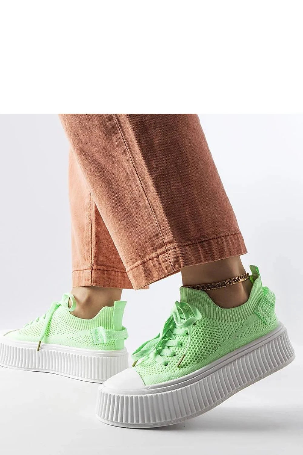 Baskets sneakers à plateforme style moderne urbain tige élastique vert clair semelle blanche bracelet doré femmes