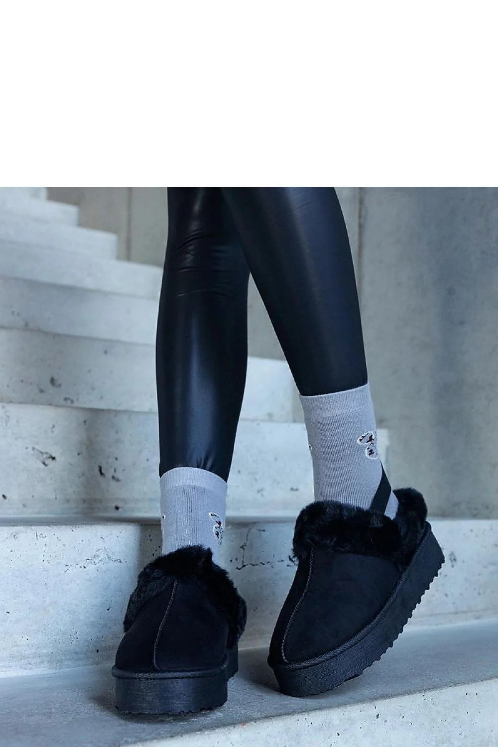 Mocassins intérieurs pour femmes en suédé noir avec fourrure, semelle antidérapante, confort maximal, style moderne