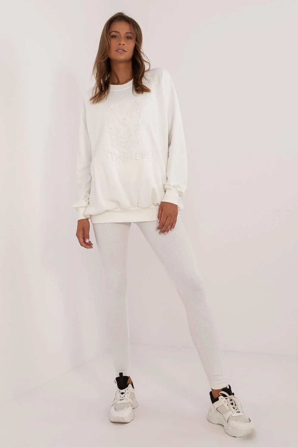 ensemble féminin sweatshirt oversize molleton manches longues col rond crâne embossé leggings côtelé taille haute blanc