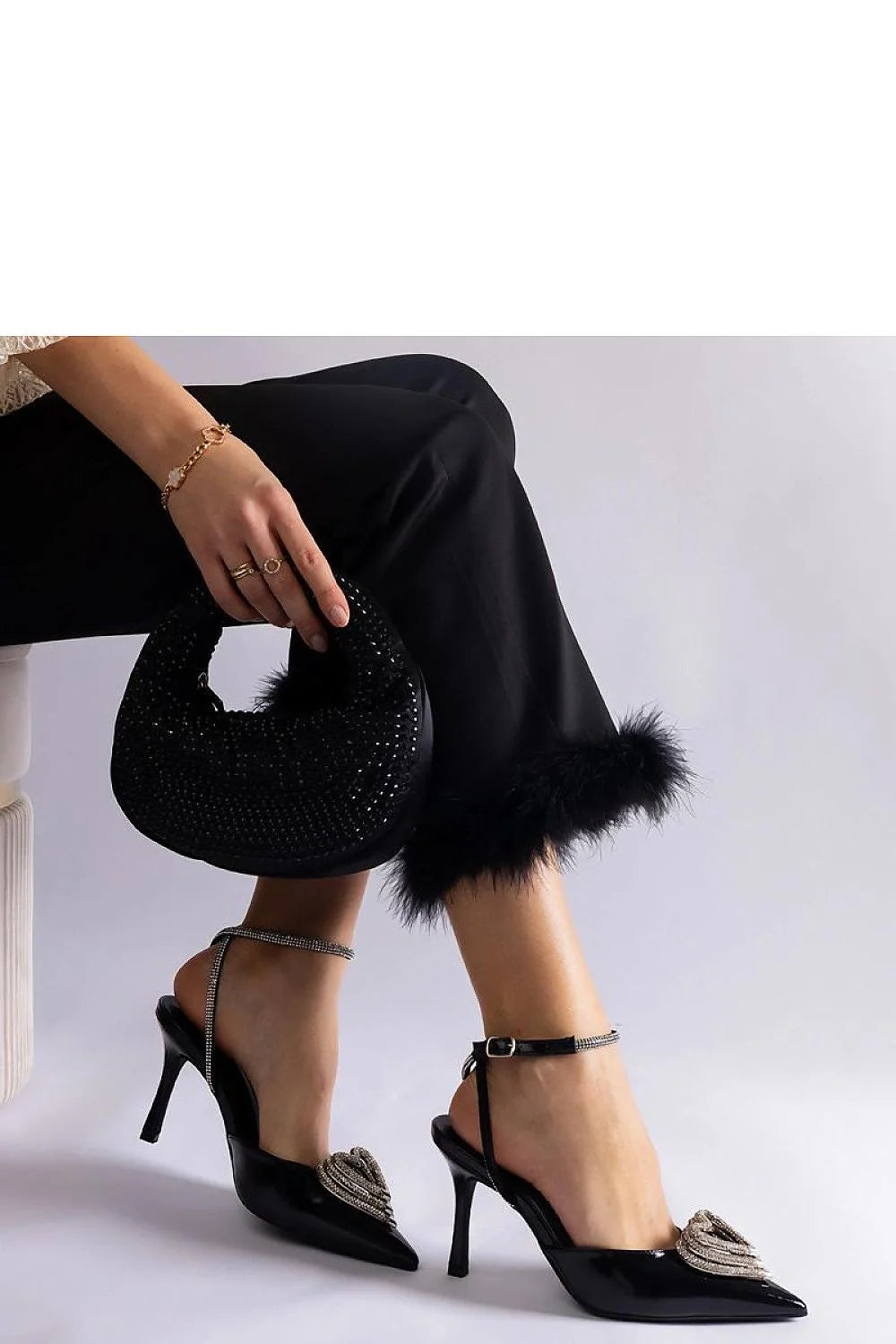Escarpins à talons hauts ouverts ornés de strass argenté noir en cuir écolo fermeture à boucle design raffiné pour femme élégance soirées cocktails mode high-tech