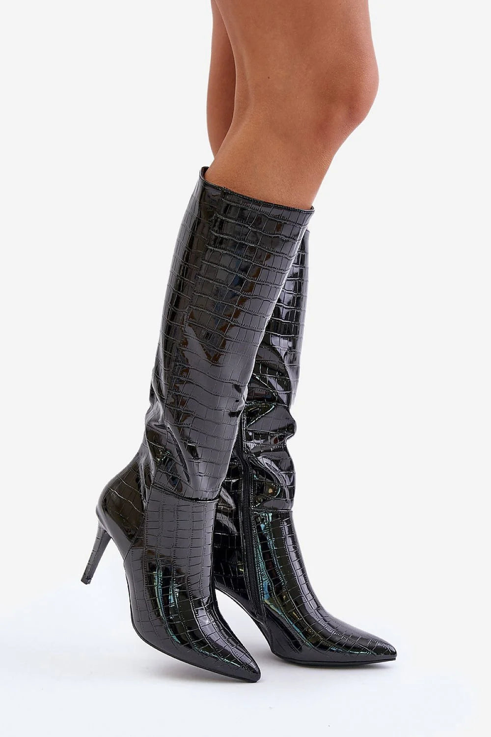 Bottes élégantes pour femmes design moderne imitation cuir de crocodile noire talon stiletto zip latéral genou arrivee