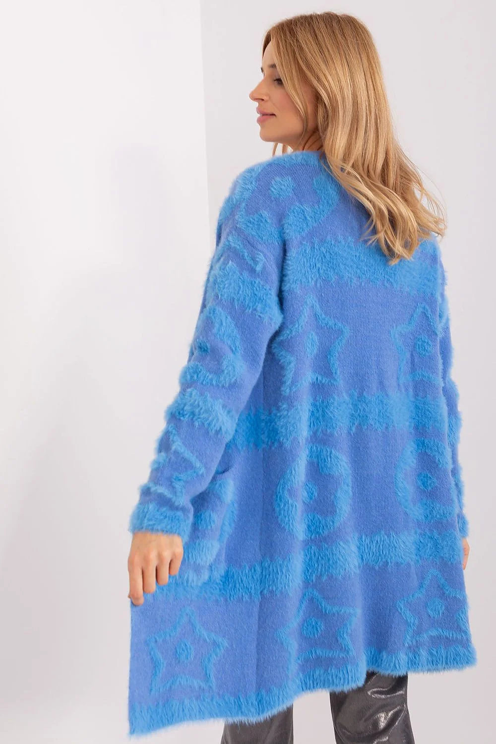 Cardigan pour femmes style décontracté couleur bleue vibrante motifs géométriques matériau doux longueur cuisses manches longues