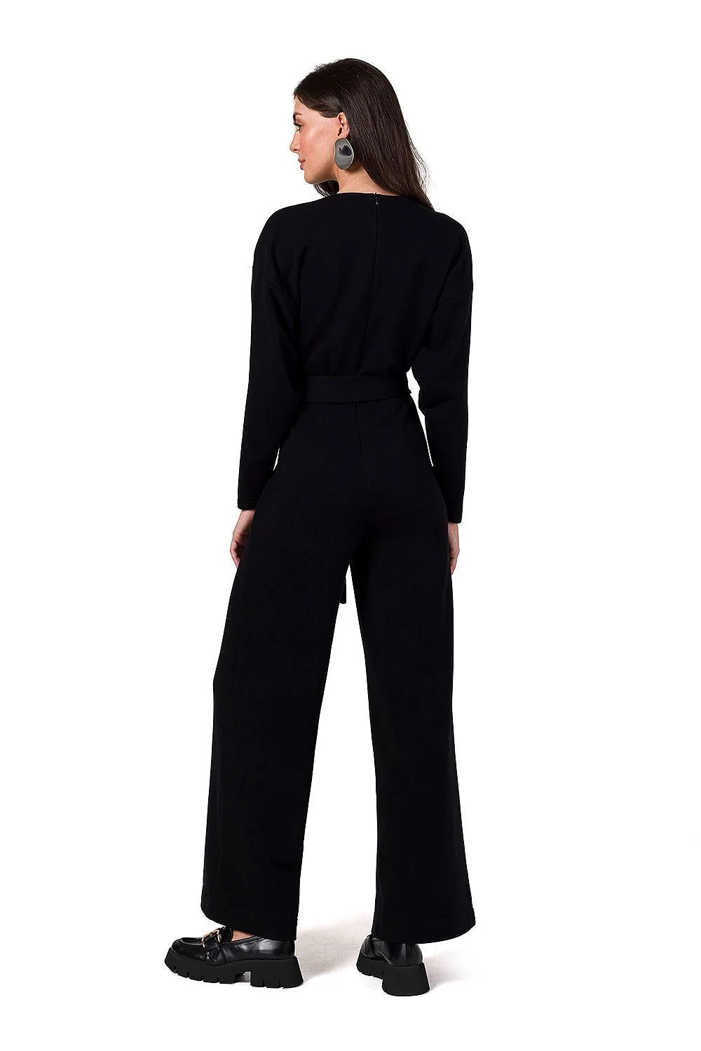 Combinaison Be Wear élégante pour femme, design minimaliste, noire, coupe fluide, ceinture ajustable, jambes larges, encolure en V, matériau doux et extensible, polyvalente pour toutes occasions