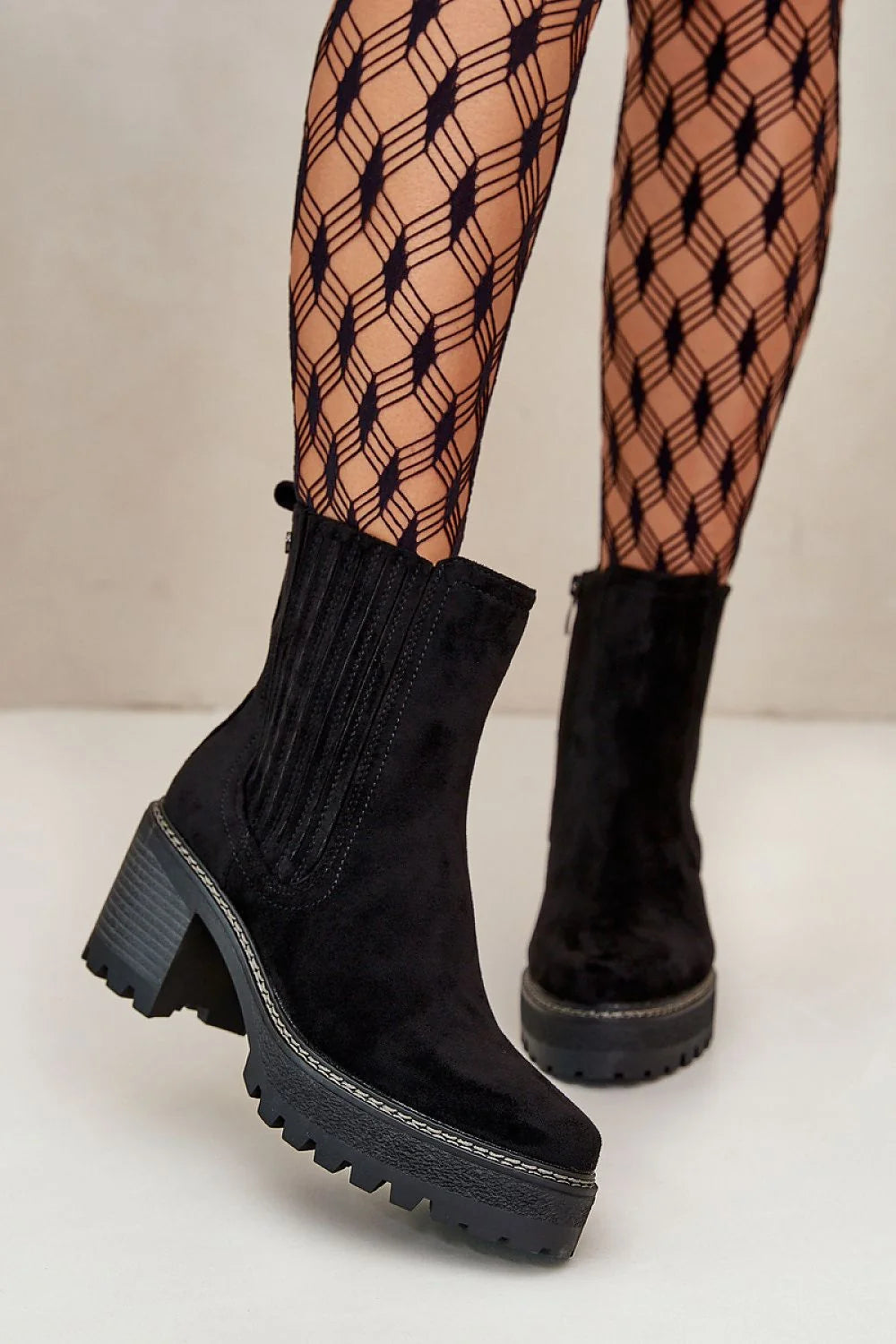 Bottes pour femmes design moderne élégant talon stable 7 cm suédine écologique doublure fourrure synthétique automne hiver