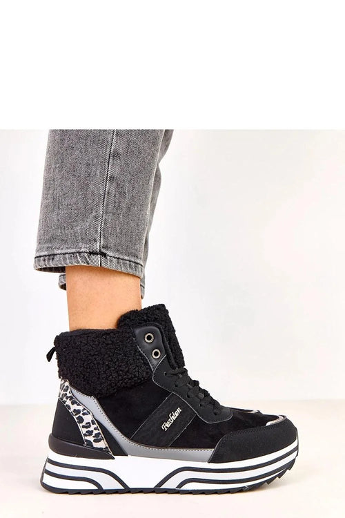 baskets montantes femme suédine noire fausse fourrure rembourrée fermeture éclair latérale semelle compensée blanche crantée antidérapante lacets œillets