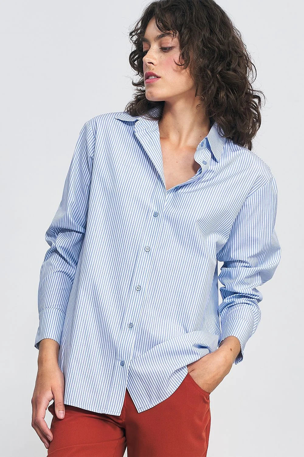 Chemise manche longue élégante rayures bleues et blanches femme style soft office coupe ajustée coton polyester