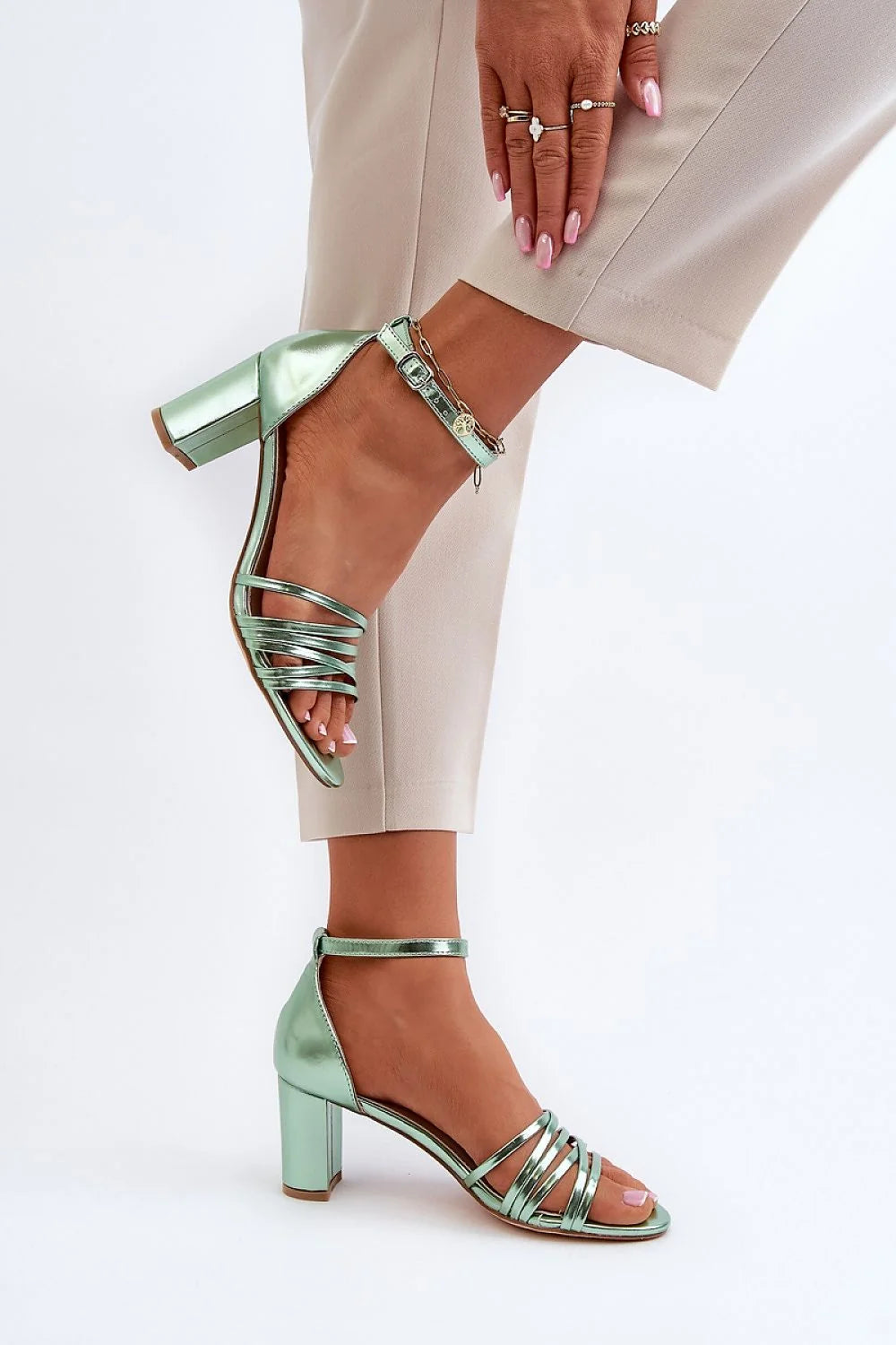 Sandales à talons blocs vert menthe métallisé femmes design moderne lanières ajustables confort summer shoes