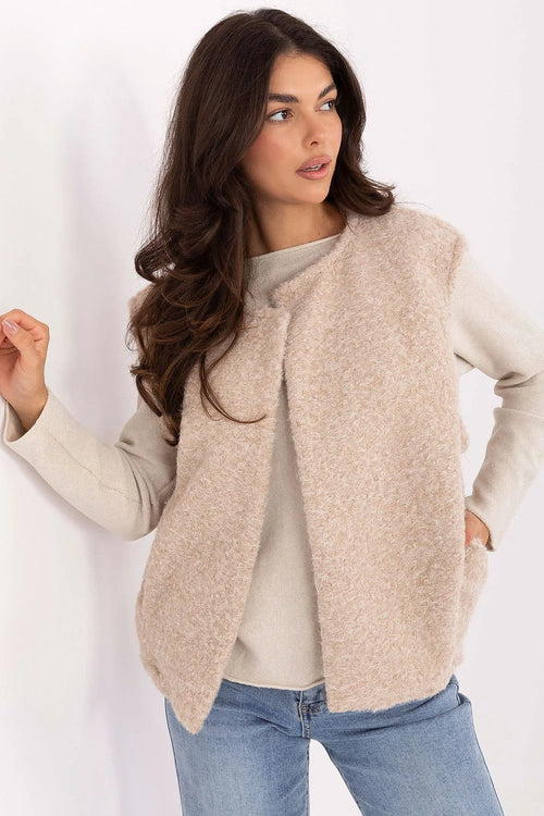 gilet femme sans manches ouvert coupe droite longueur hanche poches latérales beige sable bouclé pelucheux chaud
