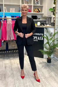 Veste Cabba élégante noire taille ajustable blazer femmes coupe classique manches longues épaules structurées accessoires mode professionnelle