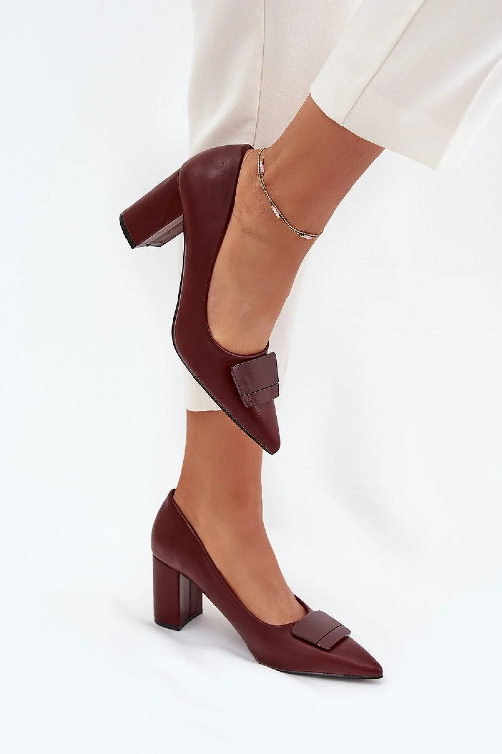 escarpins bordeaux similicuir talon colonne large maintien confortable bout pointu détail rectangulaire vamp slipon élégant rétrochic bureau habillées soignée