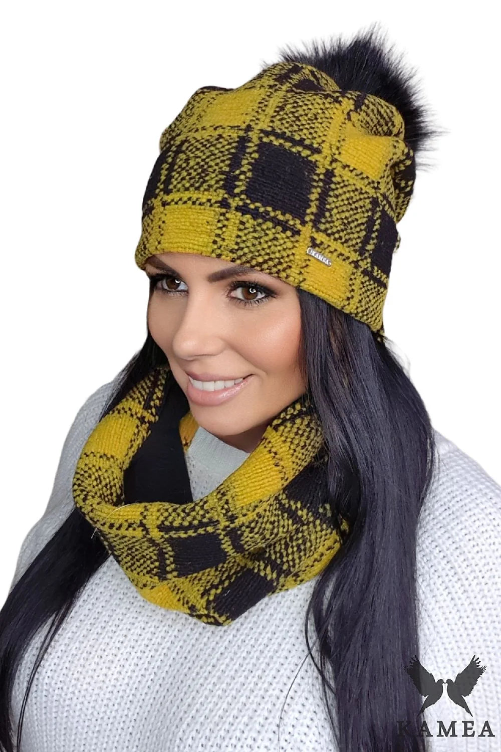 Ensemble hiver Kamea bonnet écharpe moutarde carreaux fourrure femmes style moderne tendance