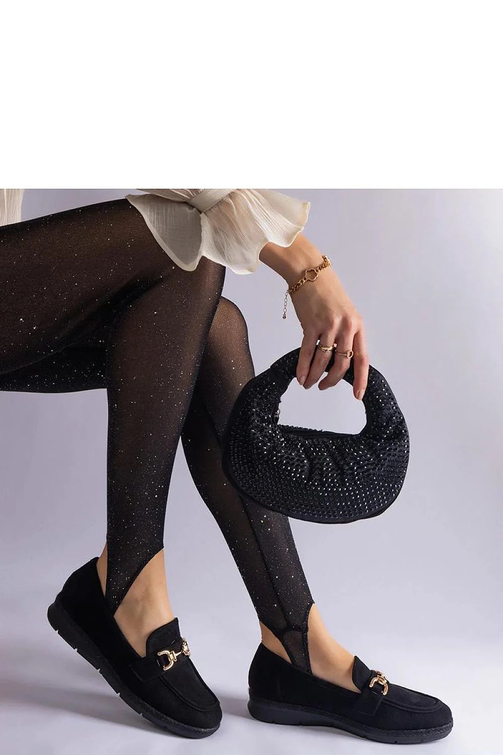 Ensemble mode féminine élégant collants mocassins sac à main accessoires noirs dorés paillettes perles