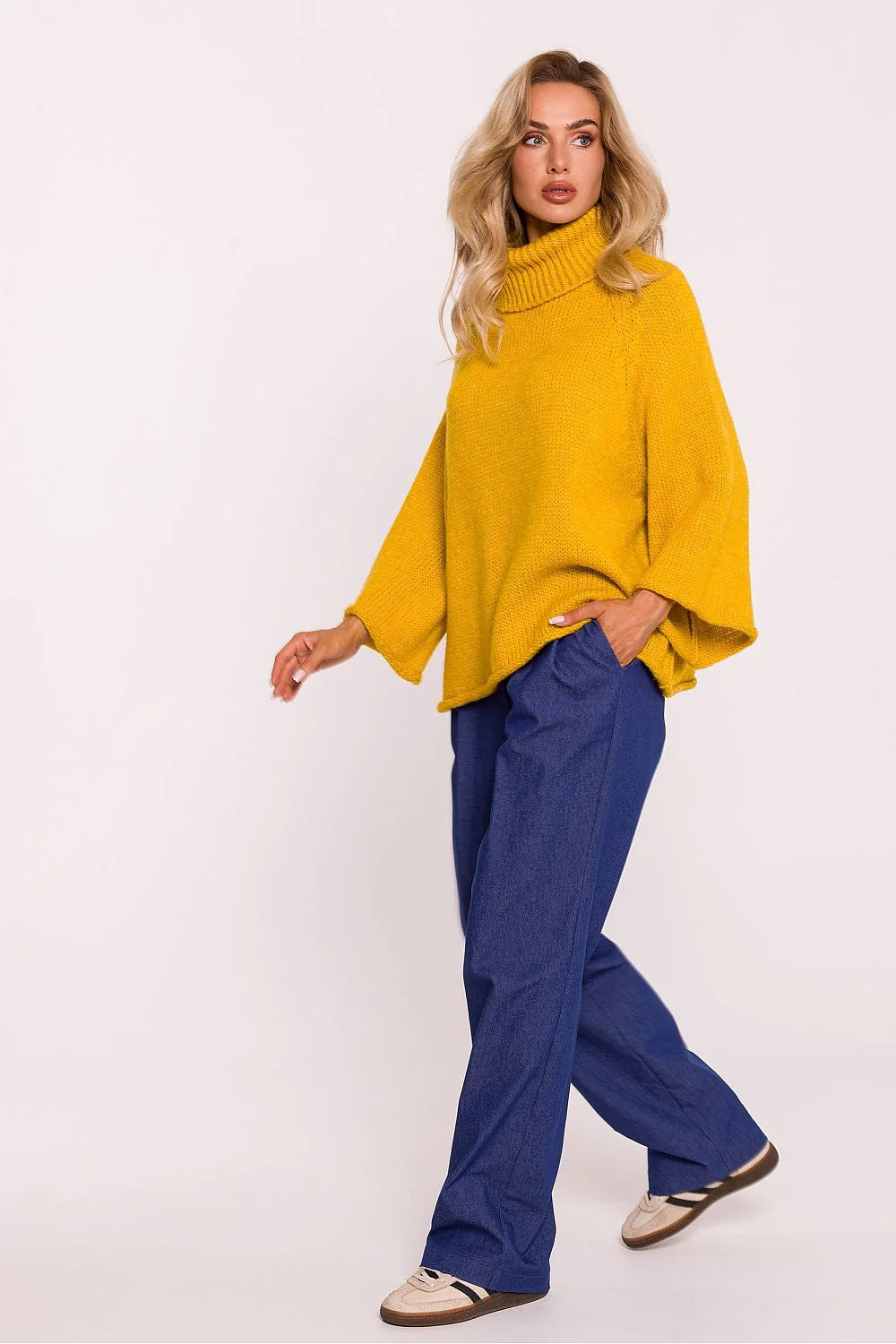 pull col roulé oversize coupe boxy maille grosse tricot moelleux laine mélangée jaune moutarde manches trois quarts évasées cloche