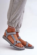sandales femmes minimalistes synthétiques grises réglables velcro confort semelle EVA caoutchouc crantée légère maintien adhérence marche urbaine plage durable rembourrée