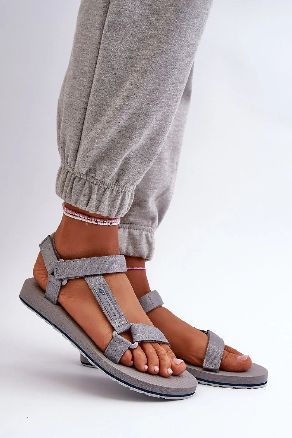 Sandales femmes style minimaliste synthétique gris ajustables velcro confort outdoor été 2023