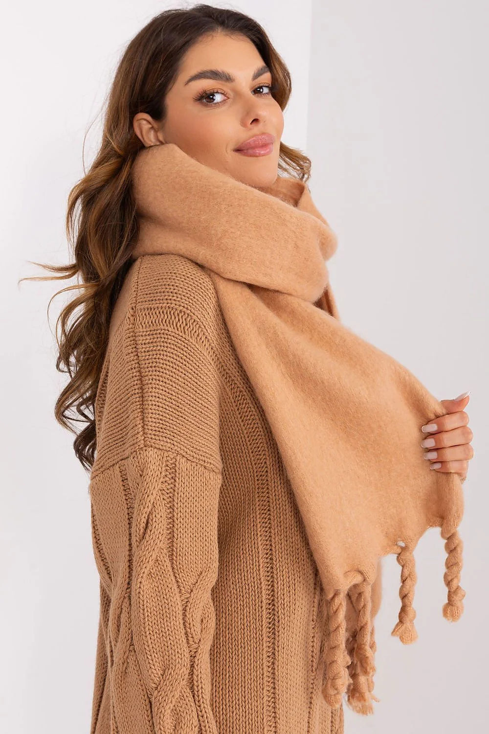 ensemble pull écharpe camel torsadés maille épaisse oversize longueur généreuse franges torsadées mohair doux chaud confortable ample casual élégant intemporel