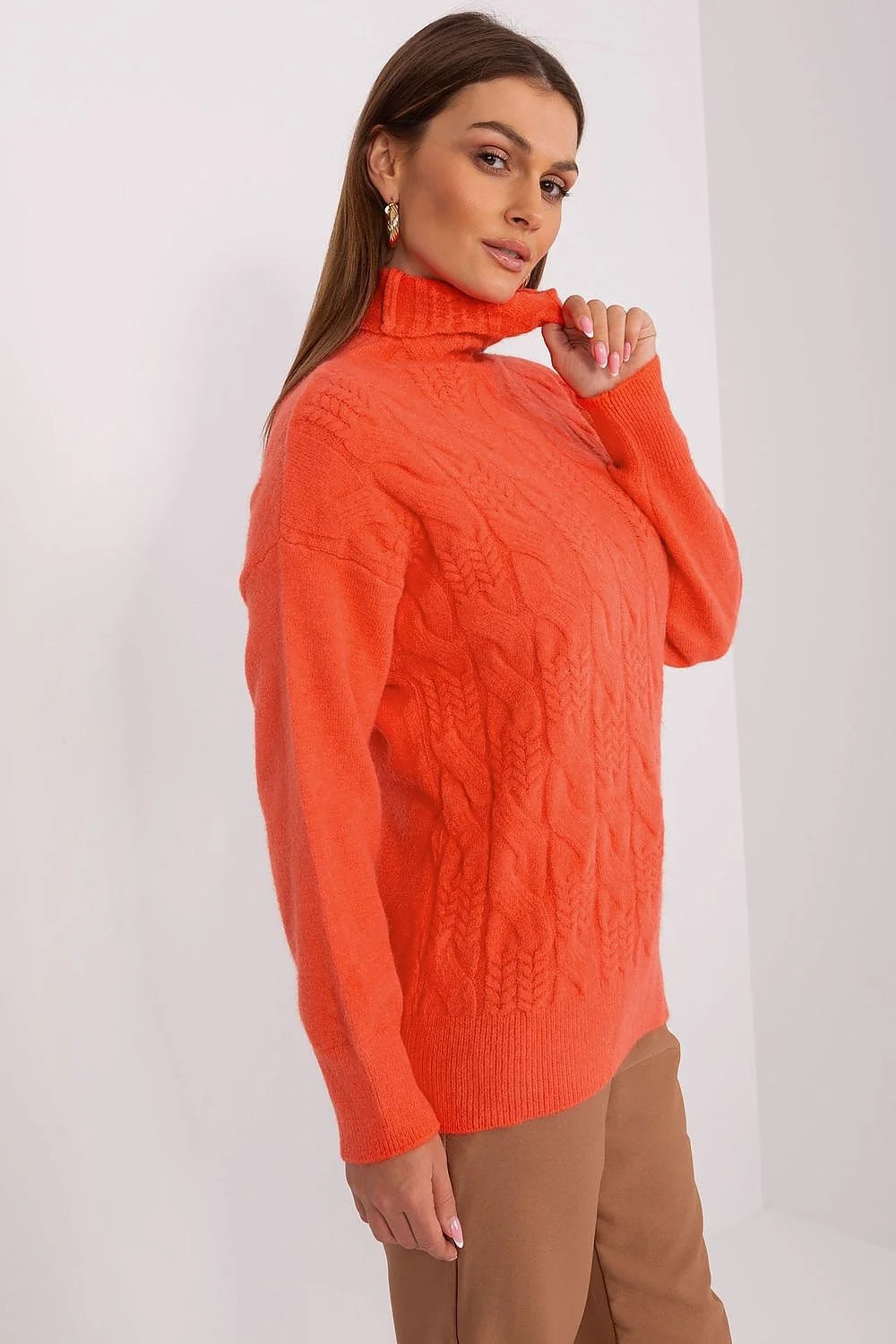 Pull à col roulé pour femme en maille torsadée, couleur orange vif, coupe droite et ample, matériau chaud et confortable, idéal pour l'hiver