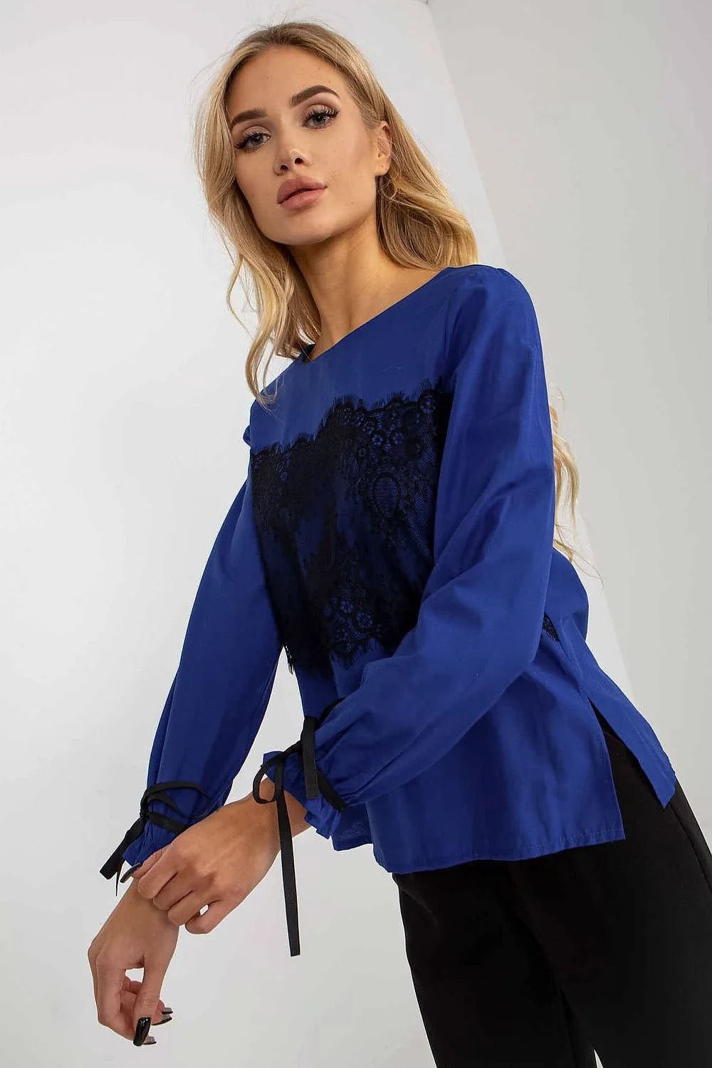 Chemisier Lakerta élégant pour femme manches longues dentelle noire rubans poignets tissu coton 100 % ajusté silhouette