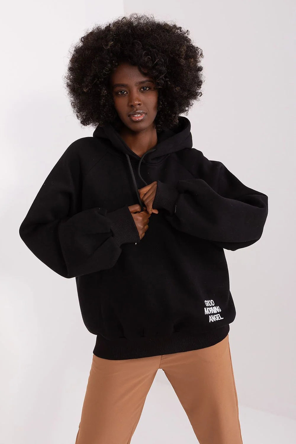 Sweatshirt à capuche pour femmes style moderne couleur noire inscription Good Morning Angel tissu doux coupe ample manches longues elastique poignets