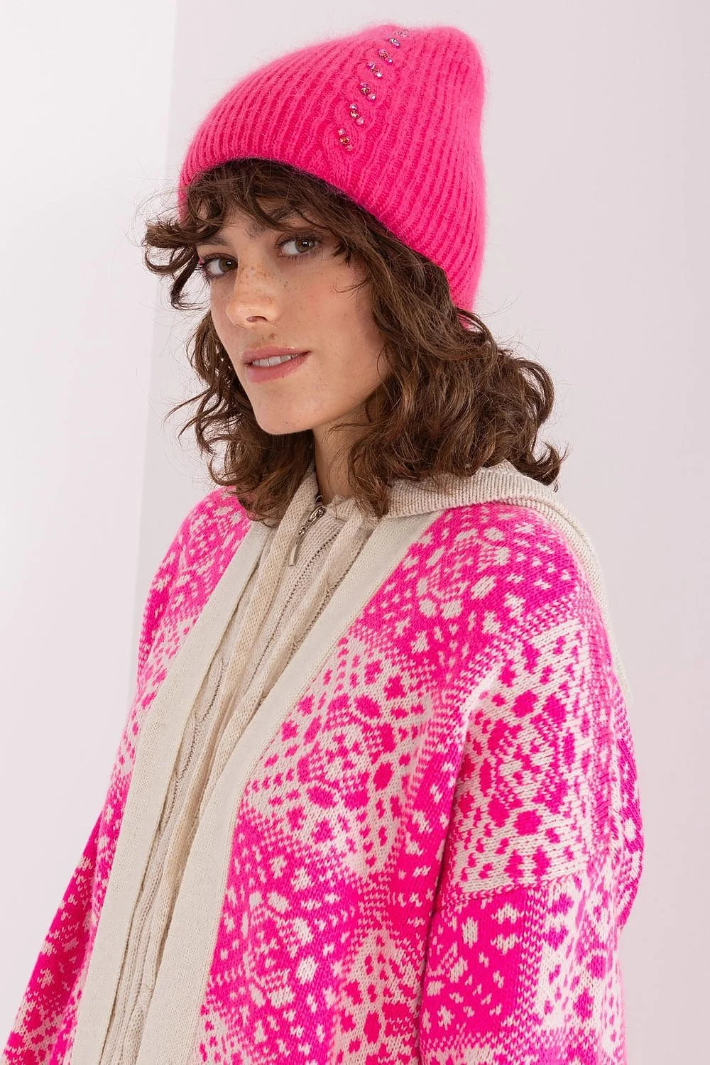 ensemble hiver maille côtelée bonnet slouch fuchsia mohair strass sweater jacquard motif floral ample confortable chic élégant chaud