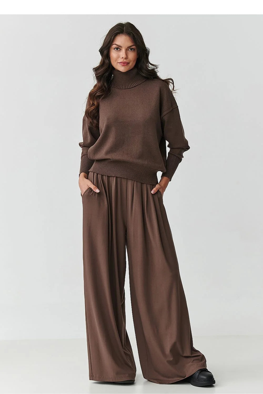 pull col roulé femme oversize épaules tombantes maille tricotée brun chocolat côtelé poignets bords côtes miépais automne hiver doux respirant