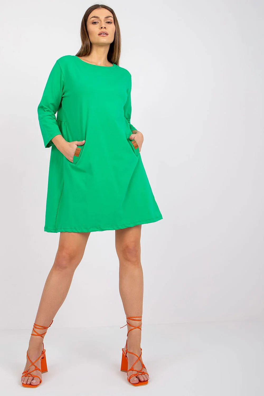 Robe ample verte coton moderne manches 3/4 poches latérales style décontracté mode féminine élégante