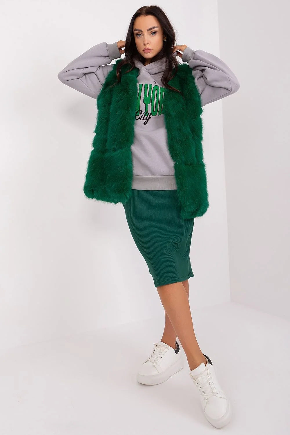 Gilet sans manches en fausse fourrure vert émeraude pour femme, style ouvert, longueur ajustée, confortable et élégant