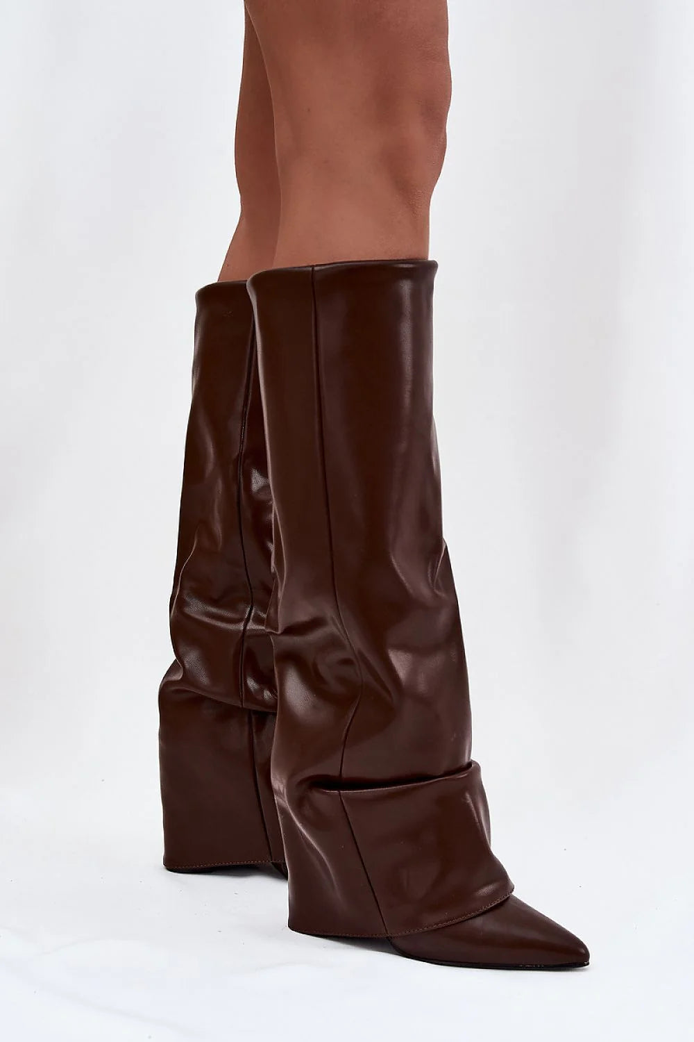 Bottes cuissardes cuir artificiel marron chocolat élégantes bout pointu talon stable hiver mode féminine