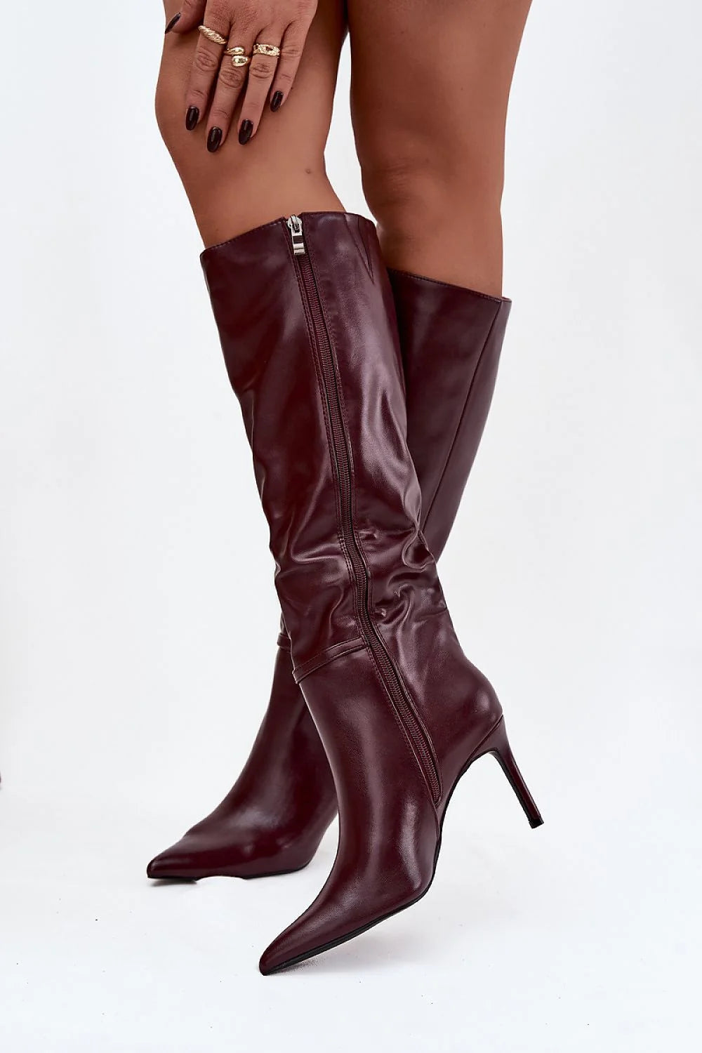 bottes femme genou cuir écologique bordeaux talon aiguilles haut bout pointu tige froncée fermeture zippée latérale bride boucle métallique élégantes