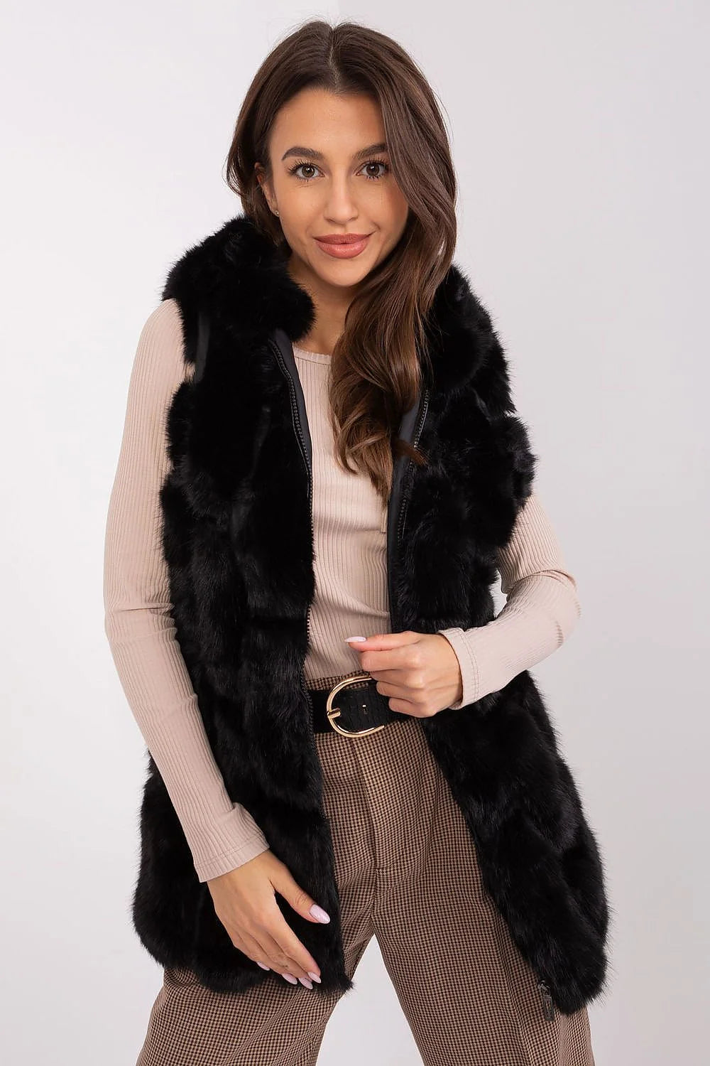 Gilet en fourrure synthétique noir sans manches élégant et chaud pour femme, coupe ample, détails luxueux, occasions多种