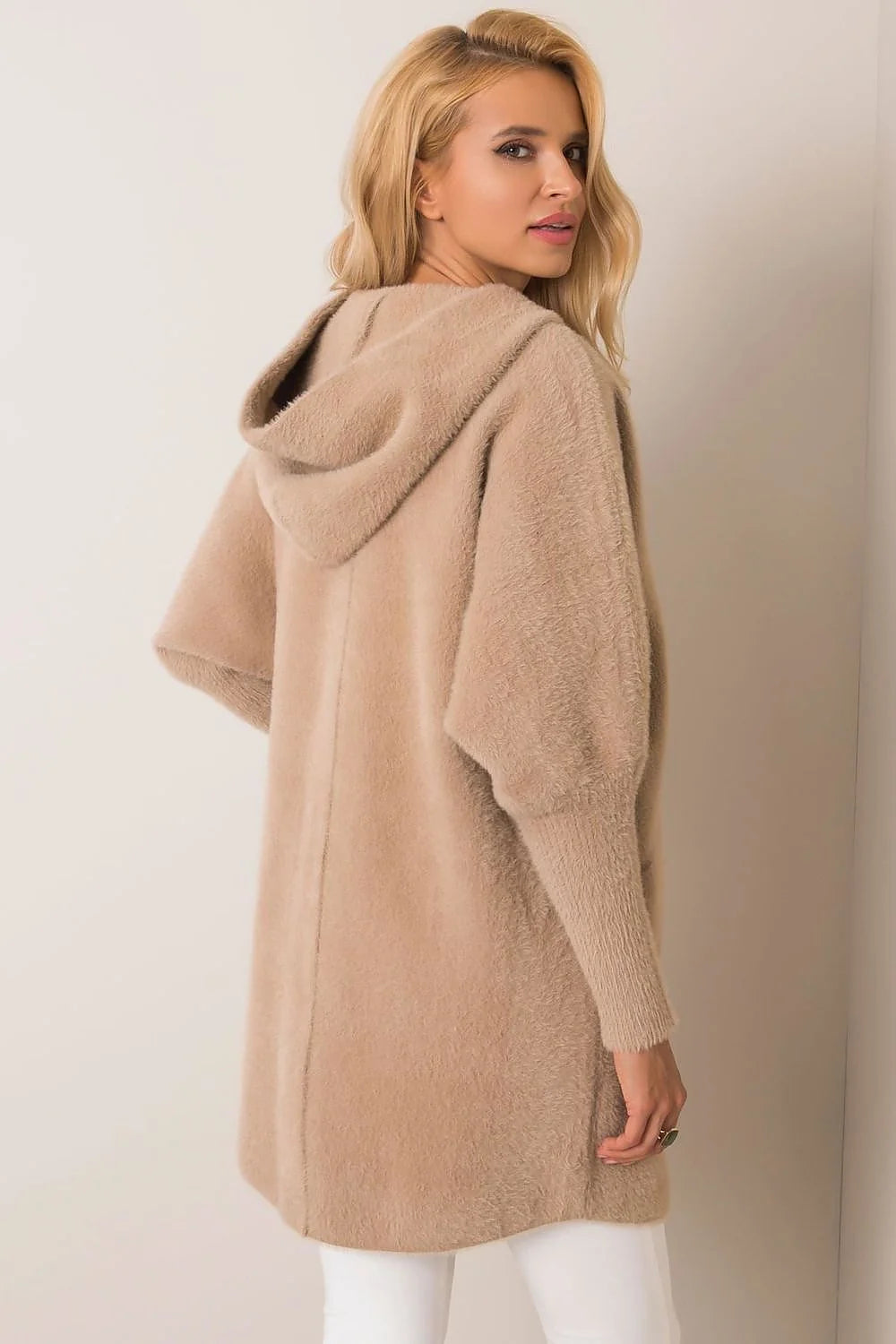 Manteau pour femme classique élégant coupe droite capuche poches latérales couleur beige matériau doux laine mohair automne hiver