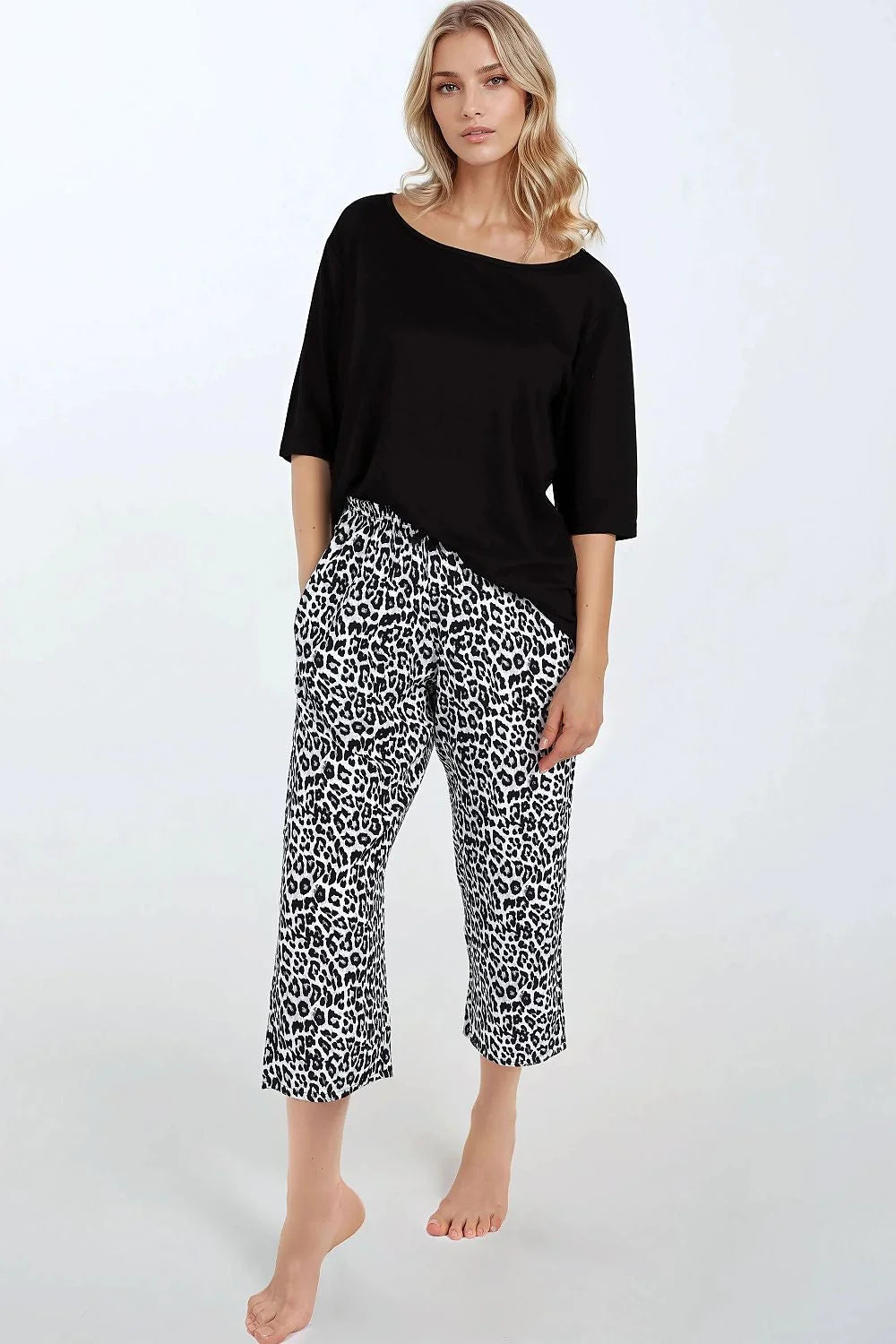 ensemble pyjama femme haut noir ample manches troisquarts jersey doux pantalon cheville elastique coupe droite imprime leopard noirblanc poches laterales