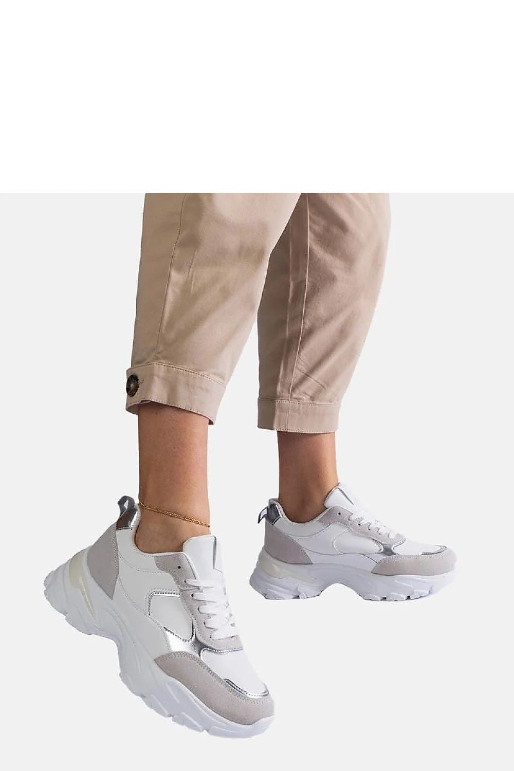 Baskets pour femmes style streetwear design moderne baskets blanches semelle épaisse cuir synthétique tendance 2023