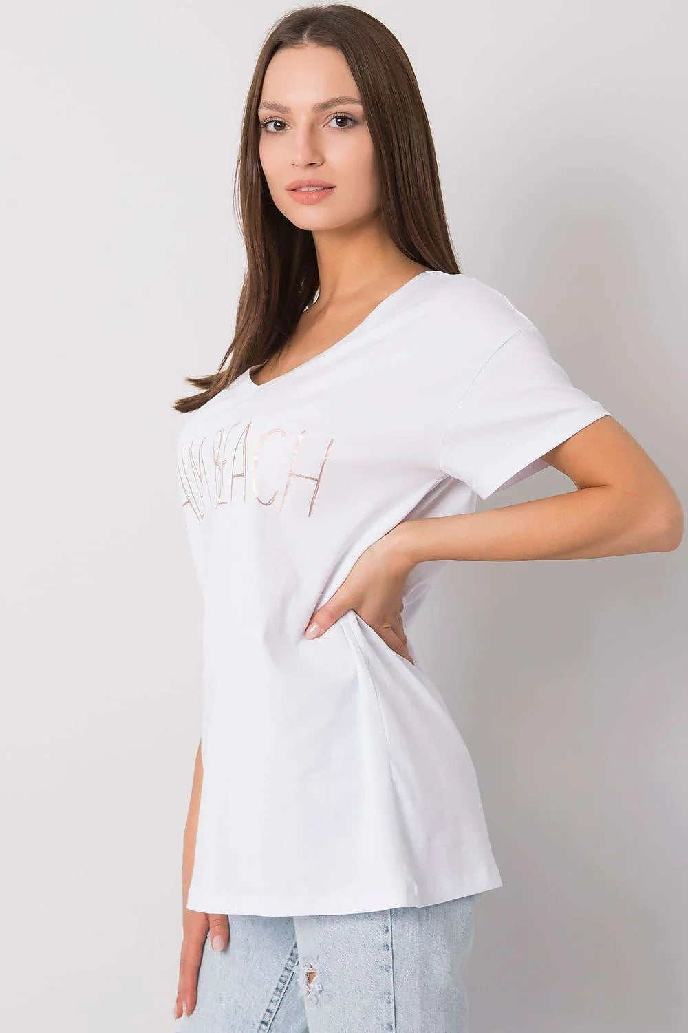 T-shirt femme manches courtes encolure V inscription décorative coton 100% style moderne élégant look décontracté occasion estivale versatile