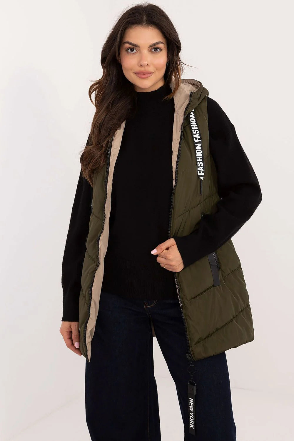 Gilet matelassé pour femmes sans manches style urbain couleur kaki avec capuche et poches zippées polyester isolant synthétique automne hiver printemps