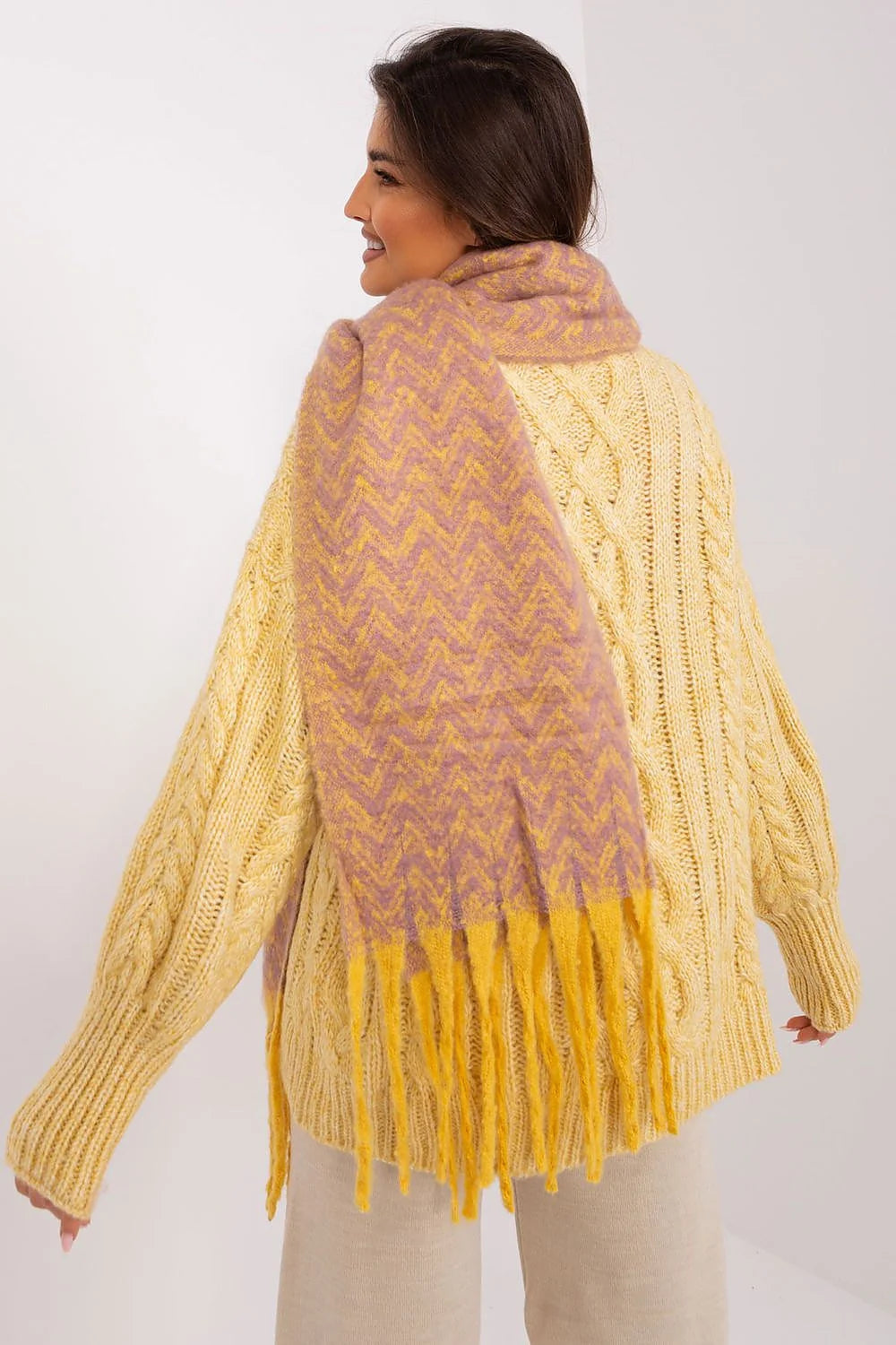 Châle longue écharpe motif géométrique polyester violet jaune femme automne hiver style moderne élégant multiple portés