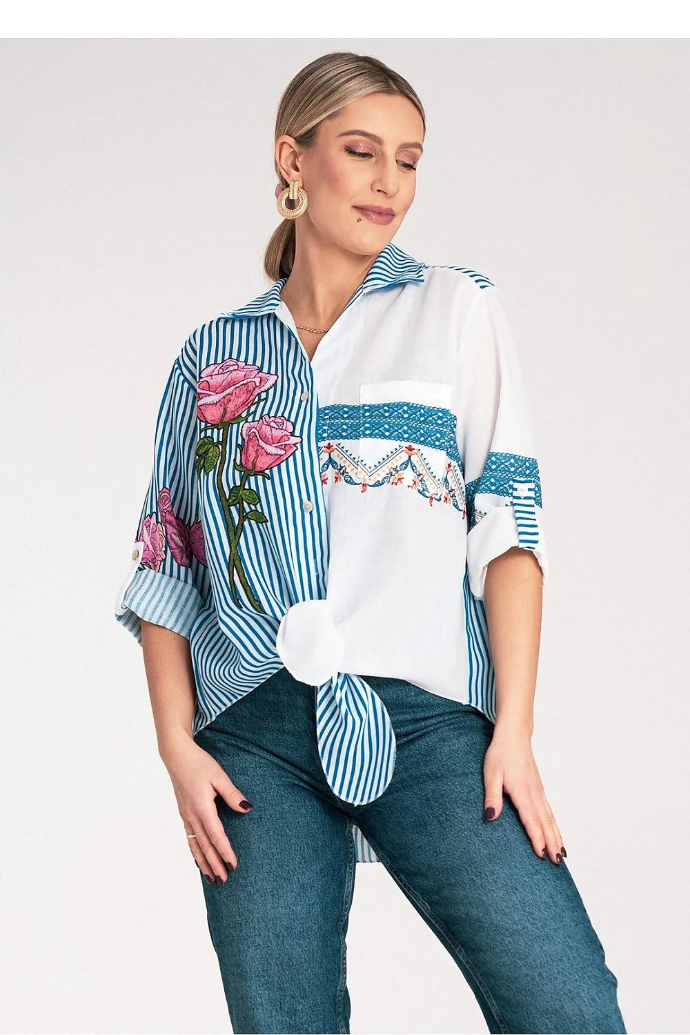 chemise femme asymétrique rayures bleu blanc broderies florales rose polyester léger manches troisquarts retroussables col classique boutonnée lien noué frontal