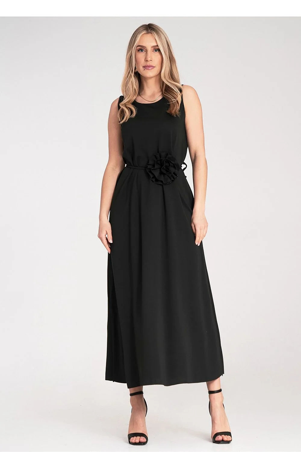 robe longue noire élégante sans manches maille douce décolleté arrondi coupe évasée tombé fluide taille ajustable ceinture fine fleur plissée