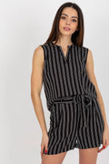 chemisier femme élégant moderne sansmanches encolureV viscose fluide ceinture assortie nouée rayures verticales blanches noir coupeample structurée finitionssoignées estivale chic