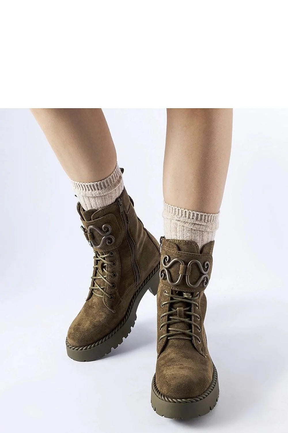 bottines montantes femme militaire kaki olive ecodaim doublure chaude laçage oeillets fermeture eclair semelle caoutchouc plateforme crantee talon moyen confort