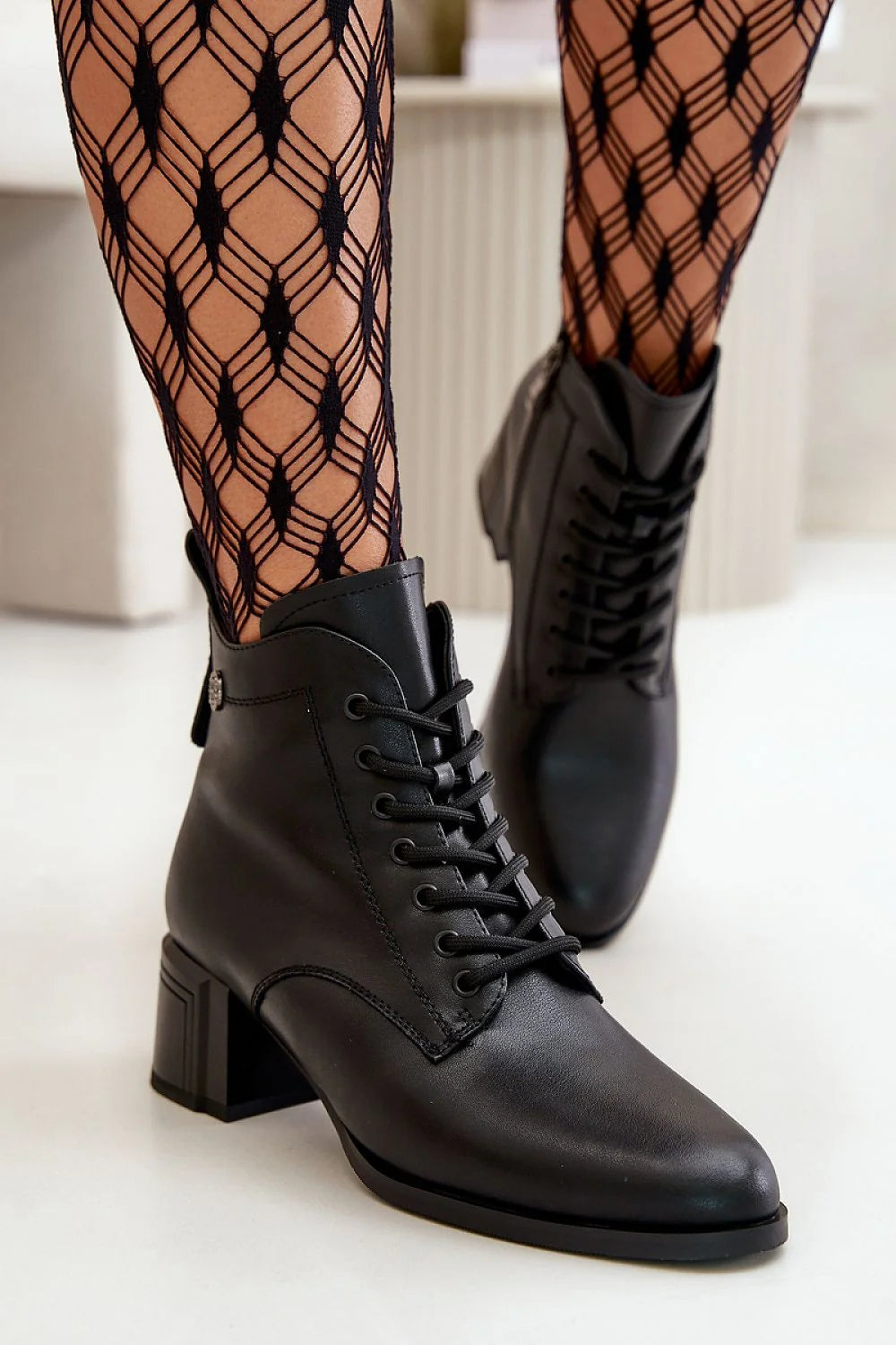 Bottines pour femmes Vinceza design moderne classique cuir naturel talon bas lacets fermeture éclair doublure mouton 16 cm