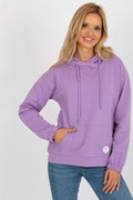 Sweatshirt capuche femme moderne couleur lilas coton doux coupe ample poche kangourou badge souriant