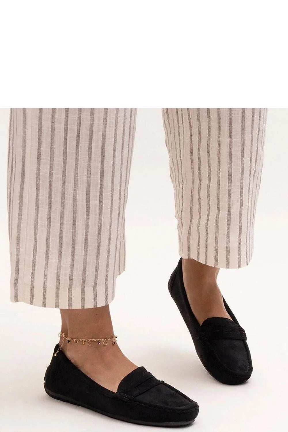Moccasins classiques femmes élégance intemporelle design minimaliste cuir noir confort semelle caoutchouc occasion quotidienne