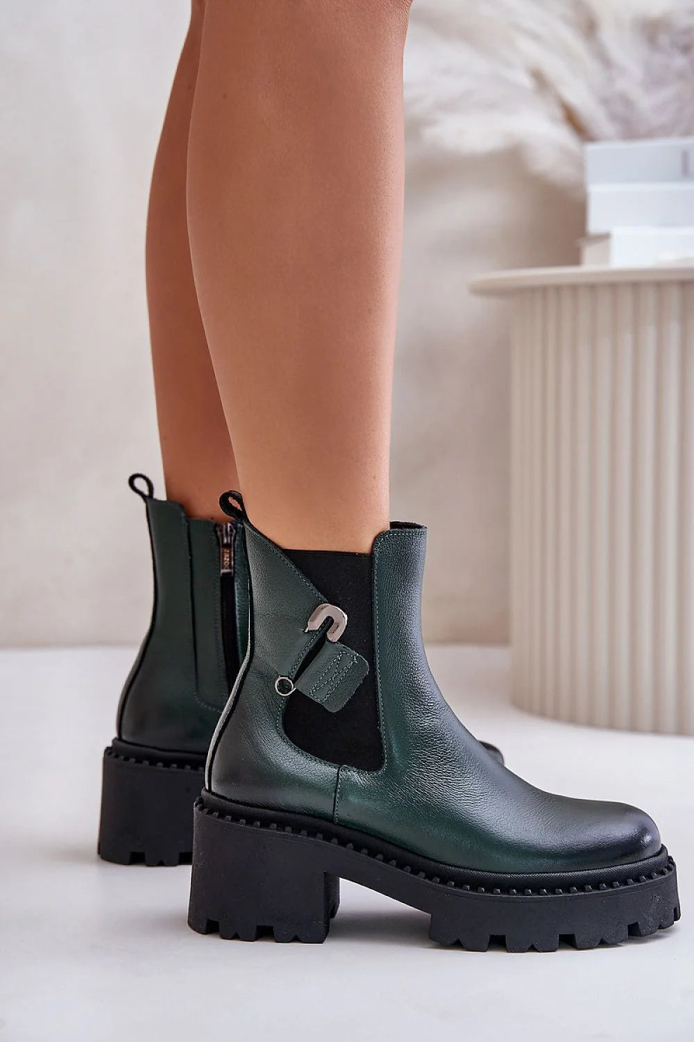 Bottines Chelsea en cuir vert foncé style robuste et chic fermeture éclair talon massif femme