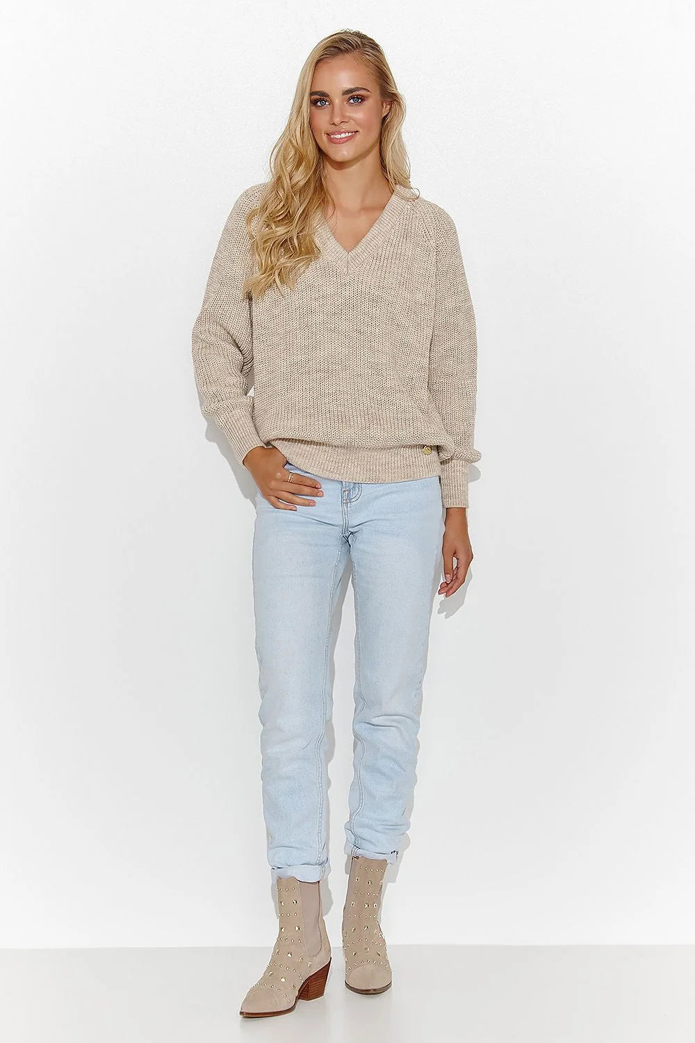 Pull-over Makadamia pour femme col en V côtelé coupe ample manches longues beige matelassé élégance et confort polyvalent occasions multiples mode urbaine style intemporel